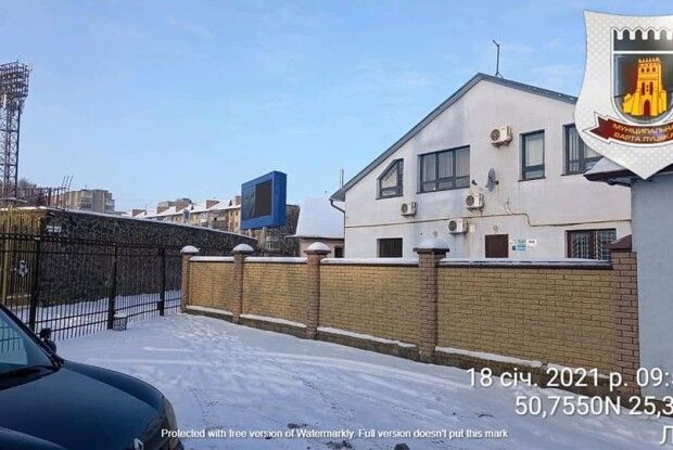 У Луцьку в будці охорони сауни торгували сурогатною горілкою