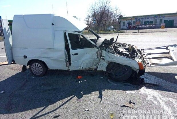 У селі Панталія на Рівненщині «Renault Trafic» протаранив «Таврію» (фото)