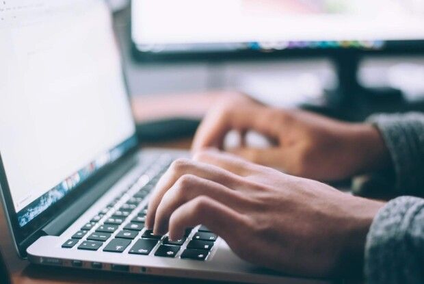 Волинянин зберігав на комп'ютері дитячу порнографію