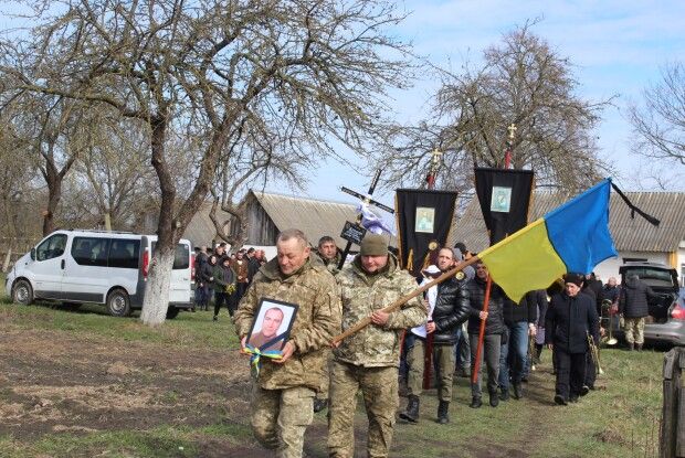 Жив, будував плани, ростив діточок: на Волині провели в останню дорогу Героя Василя Клепанчука
