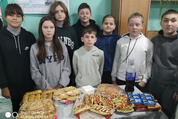 На Волині ліцеїсти торгували своєю продукцією задля ЗСУ 