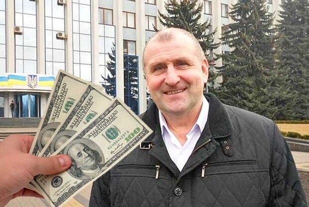 Посадовець зажадав 300 тисяч доларів