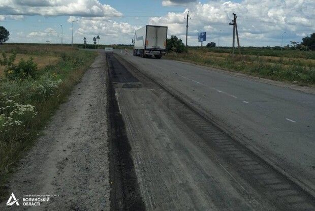 Об'їзну дорогу біля Володимира розширять, замість старого полотна покладуть три шари асфальту 