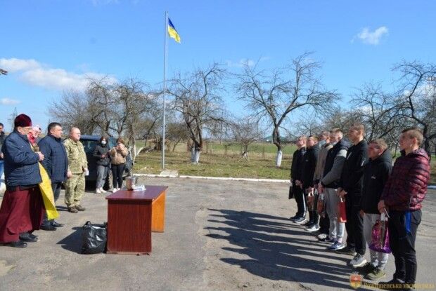 У Рожищі урочисто відправили призовників на строкову службу (Фото)