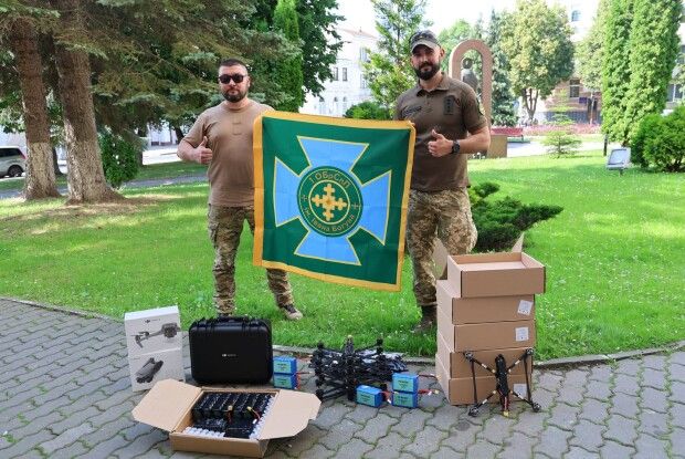 З Луцька військовим передали квадрокоптери та акумулятори до них