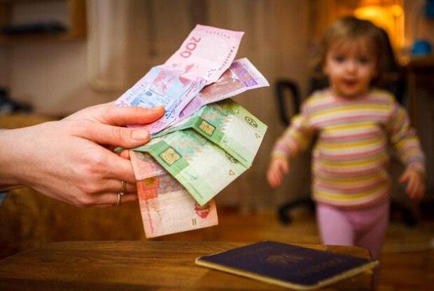 Влада вимагає у матерів-одиначок повернути державі виплачену допомогу під час карантину