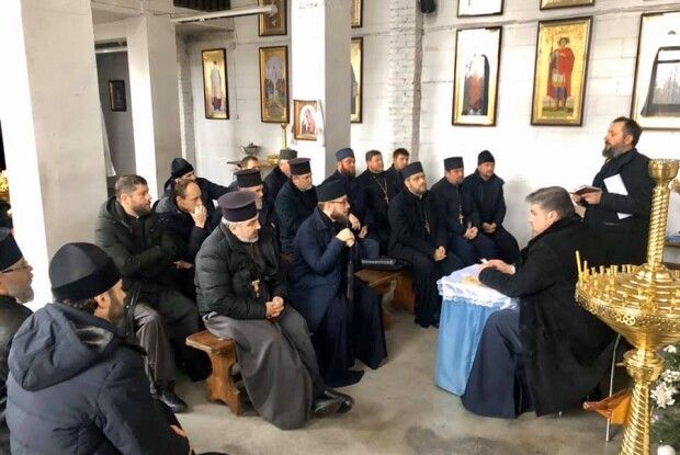 Луцькі священники постановили вважати курців електронних сигарет грішниками