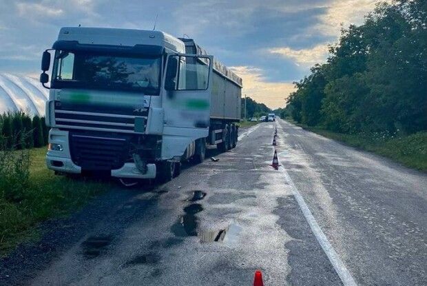 Волинянин на фурі потрапив в аварію у сусідній області