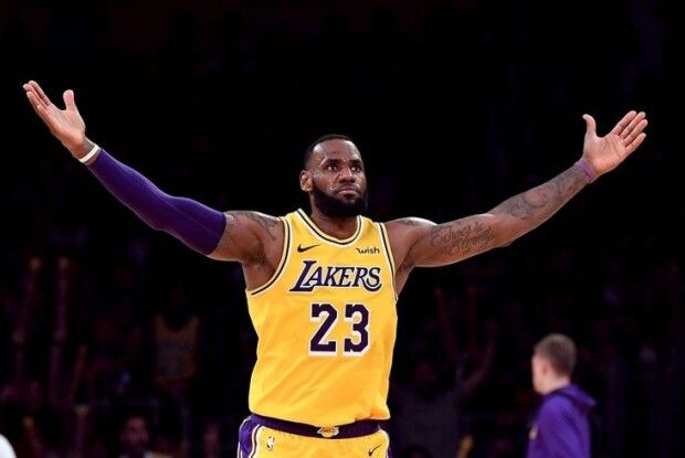 У НБА з'явився перший офіційний мільярдер