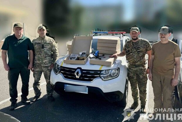 Волинським поліцейським для боротьби із ворогом на фронті передали 20 дронів