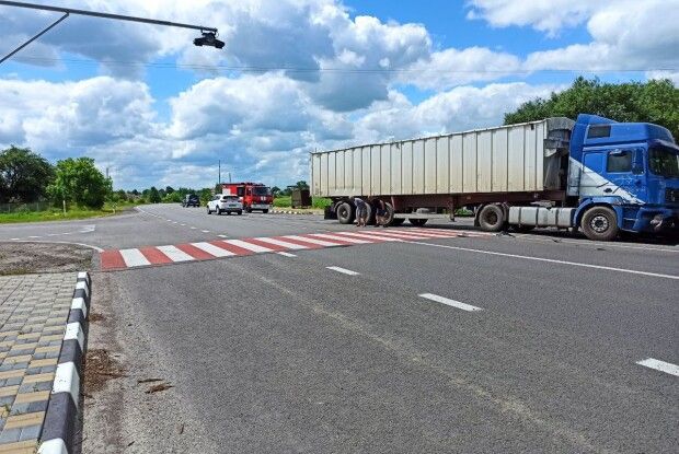 Біля Луцька сталася смертельна аварія за участю фури і легковика