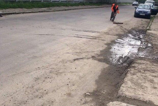 У Луцьку вартові стежать, щоб будівельники не забруднювали доріг