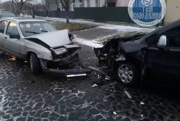 На Волині – ще одна ДТП: зіткнулися автомобілі Ford і Sitroen (Фото)