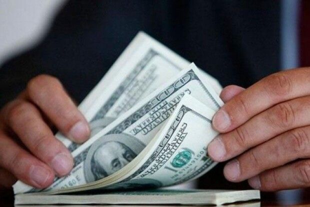 Посадовець волинського вишу попався на хабарі у 1000 доларів США: йому повідомили про підозру