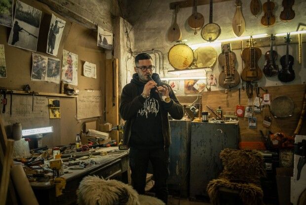 Майстер з Луцька відтворює забуті волинські інструменти