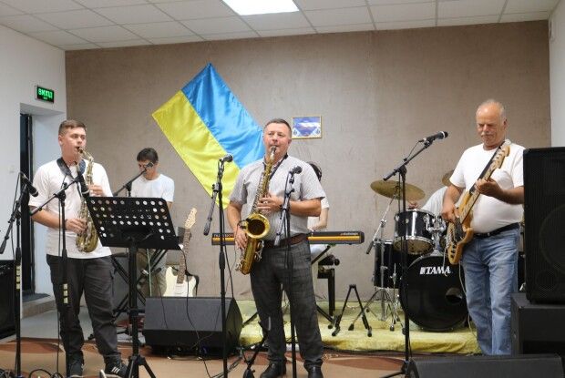 На Волині мер міста зіграв для гостей на саксофоні
