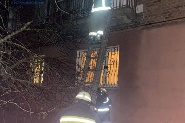 У Нововолинську рятувальники допомогли юнаку, який виявився заблокованим