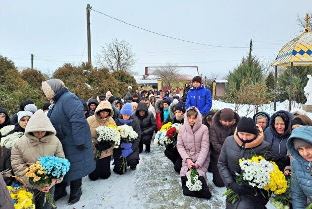 Осиротіло двоє дітей: на Волині провели в останню путь воїна Ігоря Тимоніка