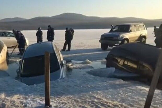 20 машин рибалок провалилися під лід