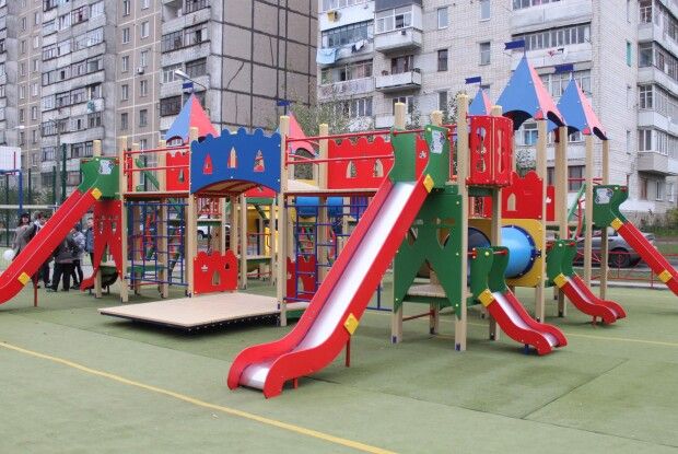 У Києві заборонили користуватися дитячими та спортивними майданчиками
