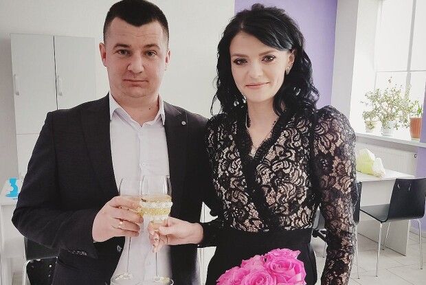 Голова громади, який ініціював урізання зарплати чиновникам, щоб діти безплатно харчувалися, – одружився з бухгалтеркою