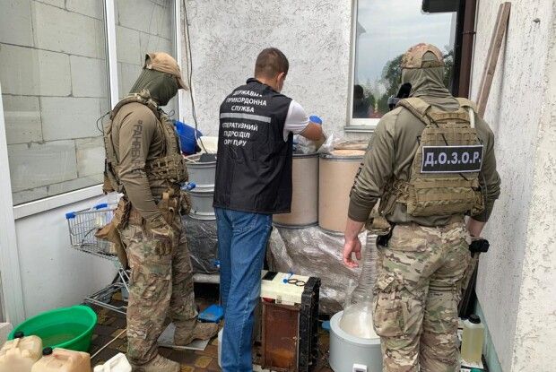 Викрили злочинну групу, яка займалась реалізацією амфетаміну в Україні та за кордоном (Фото, відео)