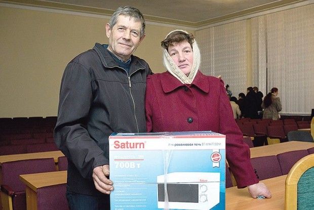 Подарунок передплатнику «Газети Волинь» вручив представник Адміністрації Президента