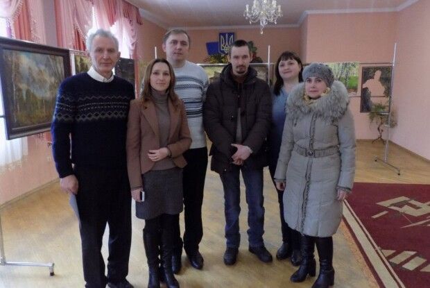 У Камені-Каширському відкрили виставку картин, виконаних в унікальній техніці