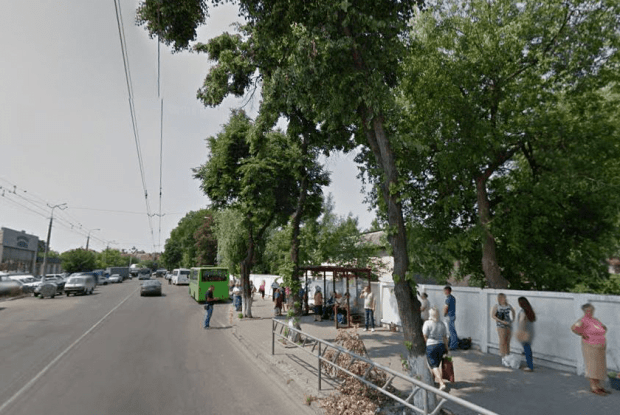 У Луцьку ліквідують зупинки громадського транспорту «Центральний ринок»