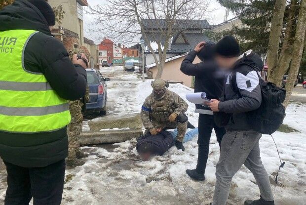 На Львівщині волинські поліцейські зловили торговця зброєю 