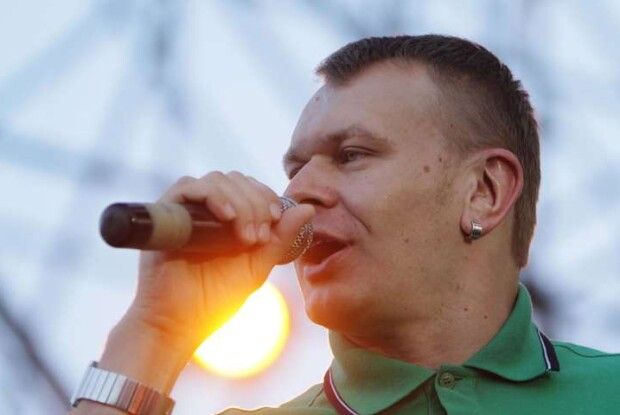 Співак з Луцька неабияк засмітив своє житло – просить допомоги у своїх фанатів
