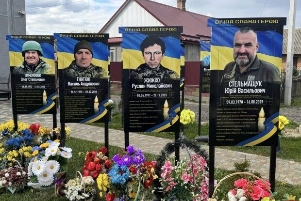 У громаді на Волині встановили сім нових стел загиблим військовим на Алеї Слави та Пам'яті 