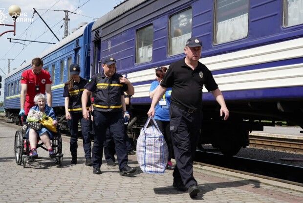 У Луцьку зустріли евакуаційний потяг з Донеччини (Фото)