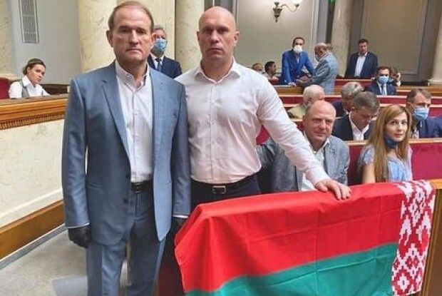 Кива і Медведчук вивісили у Верховній Раді «лукашенківський» червоно-зелений прапор