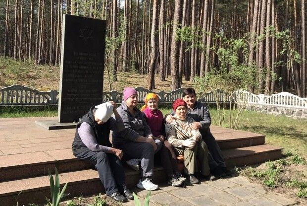 Сивина не заважає жителькам Маневичів на Волині робити добрі справи