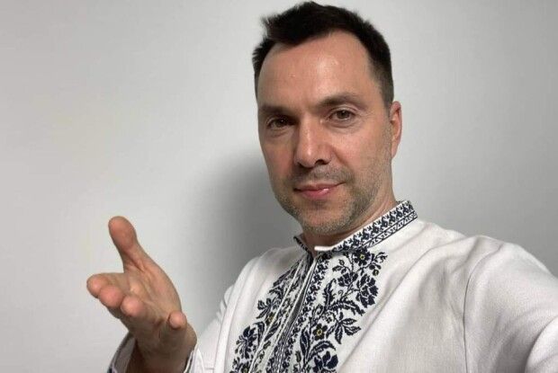 Арестович розповів, як окупант здав ЗСУ танк та отримав $10 тисяч