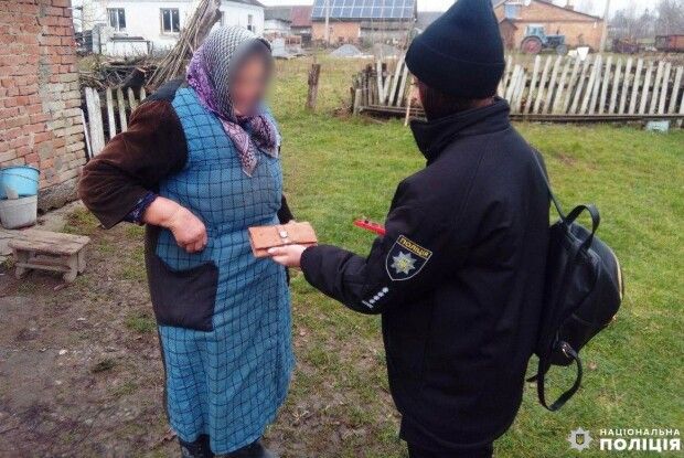 На Рівненщині пенсіонерці повернули втрачений гаманець із грішми