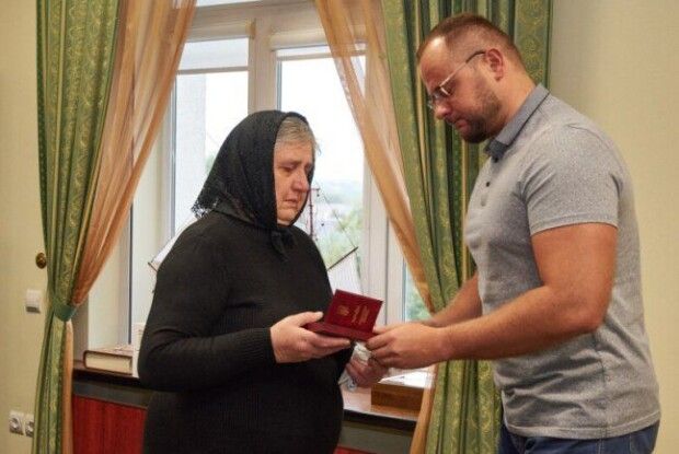 У Луцьку матерям загиблих Героїв вручили нагороди (Фото)