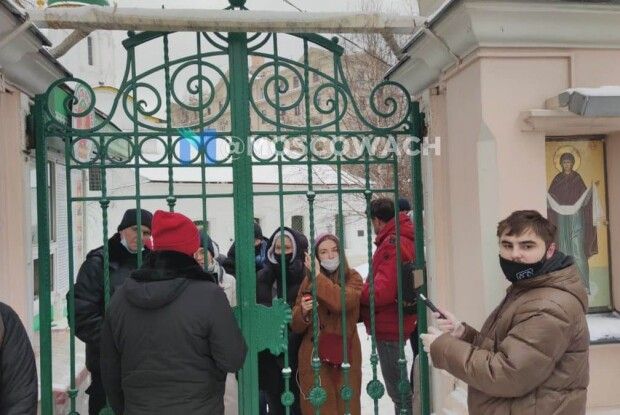 Українські храми рятували протестувальників від беркутівців, а в Росії церкви штовхають людей в руки ОМОНу