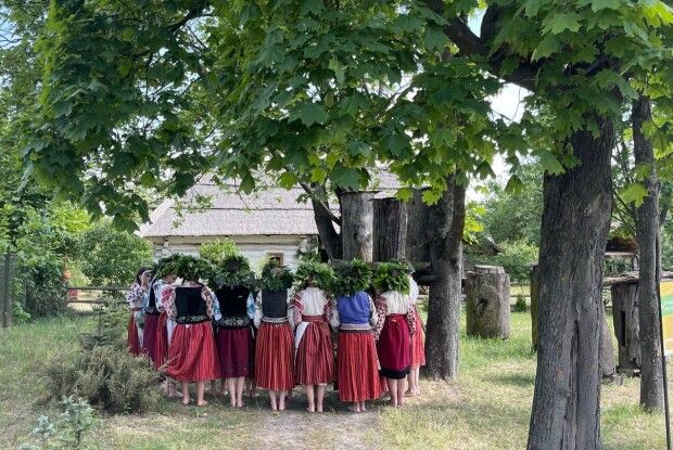 На Рівненщині показали унікальний дохристиянський обряд «Водіння Куста» (Фото)