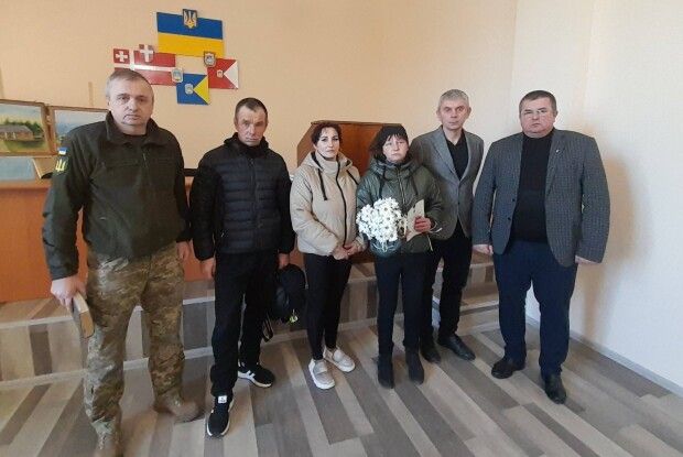 Рідним Героя з Волині вручили його почесну нагороду
