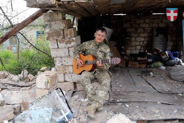 Відомий бард з Волині на передовій і воює, і куховарить, і... малює! (Фото)