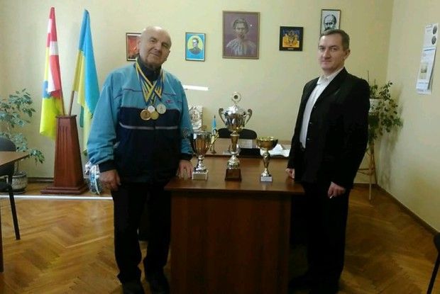 76-річний ковельчанин і в будень і в свято виходить на щоденну пробіжку (Відео)