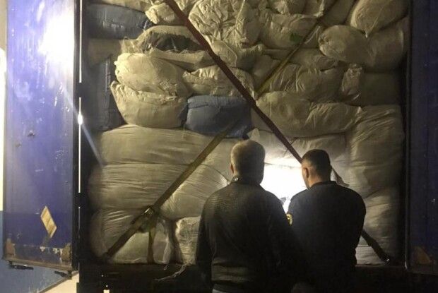 На «Ягодині» затримано тонни контрабандного одягу вартістю майже 12 мільйонів гривень (Фото)