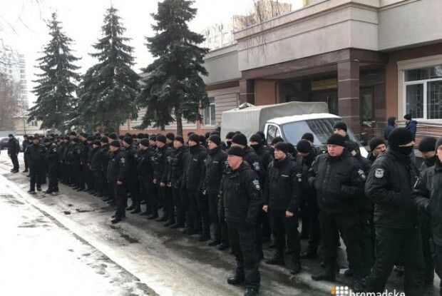 Учора київські спецпризначенці влаштували «мовчазний протест» під судом (Відео)