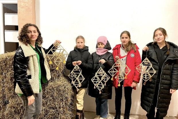 У громаді на Волині виготовляли магічні «різдвяні павуки» (Фото)