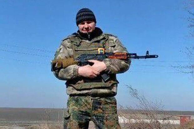На Донбасі підірвався український боєць