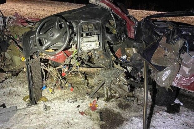 «Відірвало ступню»: подружжя з трьома дітьми потрапило у ДТП на Рівненщині (Фото)