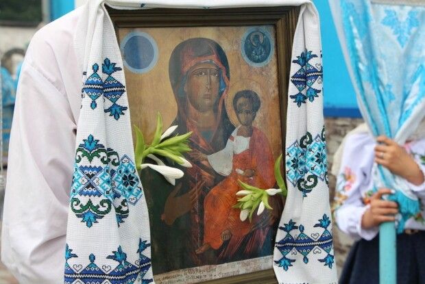 Митрополит Луцький і Волинський Михаїл вклонився Тростянецькій чудотворній іконі Богоматері «Одигітрія» (Фото)