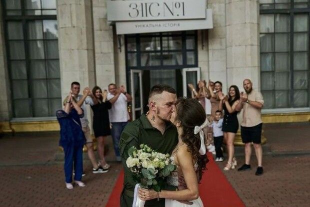 Сапер, який втратив зір, одружився